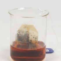Kompletny zestaw eksperymentalny: Garbujące własności herbaty